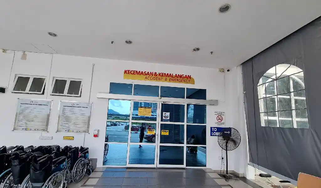Polisi Melawat Pesakit di KPJ Perda